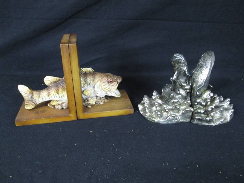 lot 27 image: Pair of Fish Bookends