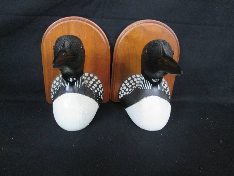 lot 39 image: Jennings Decoy Company Loon Bookends