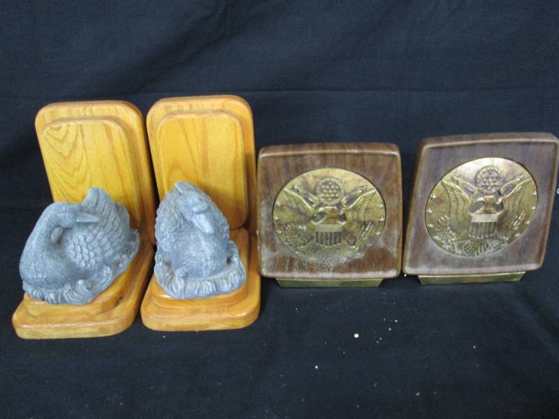 lot 45 image: Great Seal of the United States of America Bookends