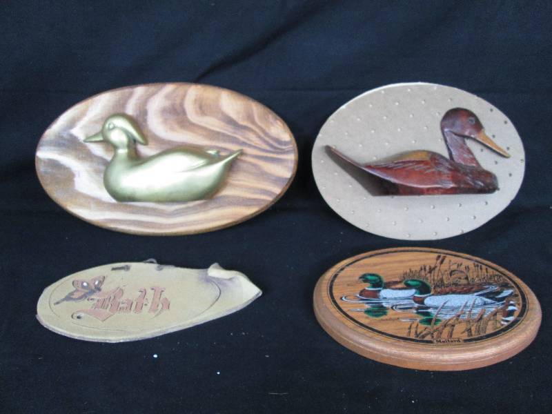 lot 50 image: Duck Wall Decorations
