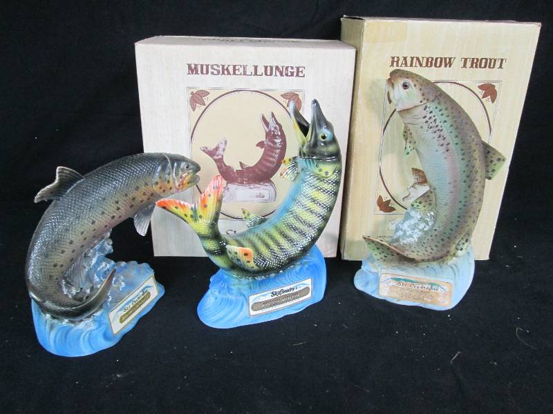 lot 82 image: Ski Country Fish Decanters