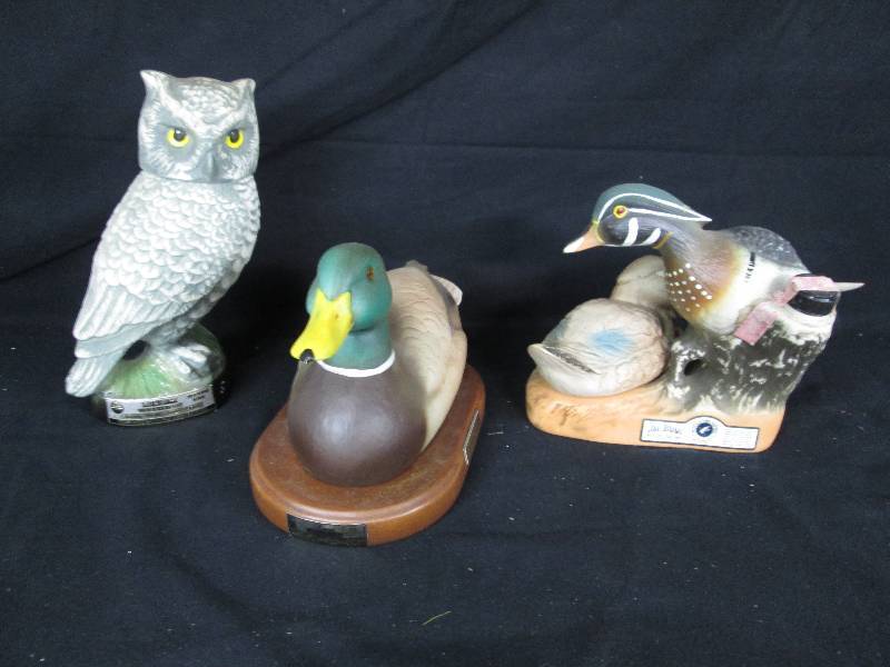 lot 86 image: Owl & Duck  Decanters