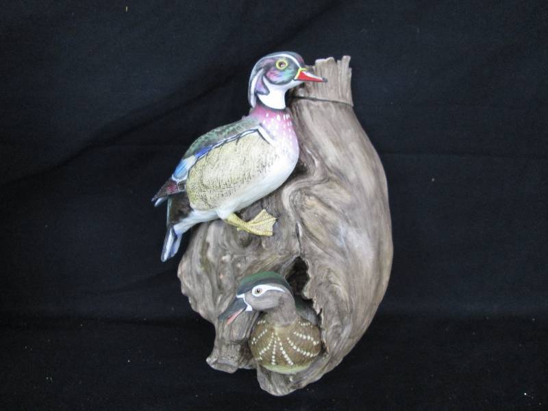 lot 95 image: Ski Country Wood duck Decanter