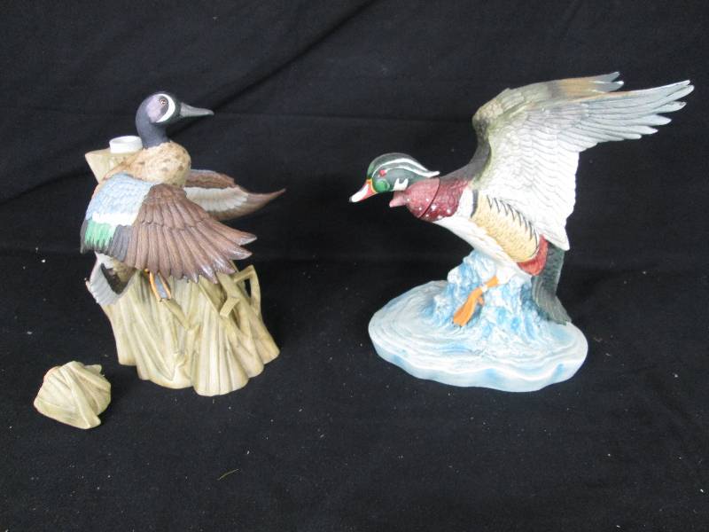 lot 98 image: Ski Country Duck Decanters