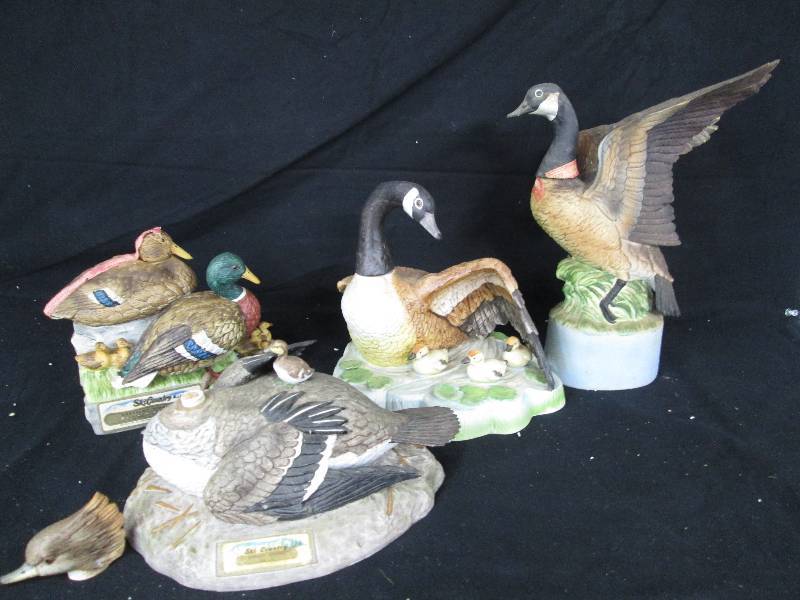 lot 101 image: Ski Country Ducks & Goose Decanters