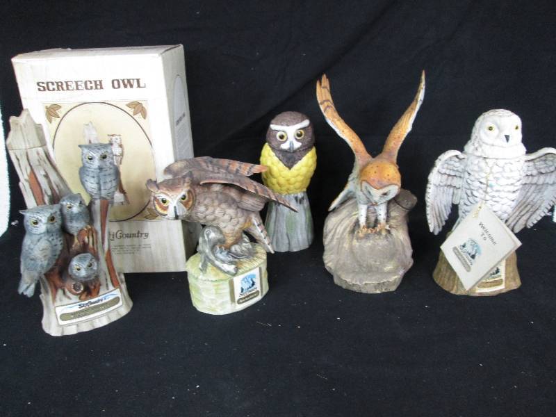 lot 108 image: Ski Country Owl Decanters
