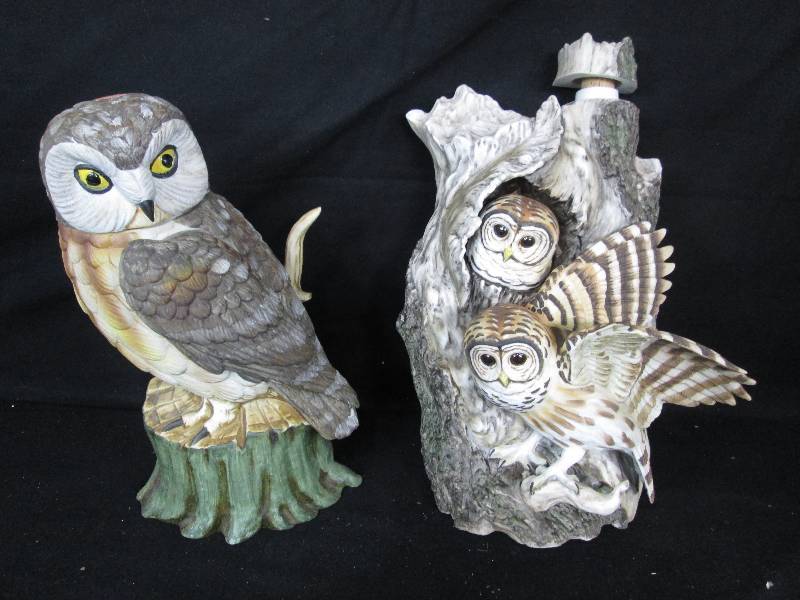 lot 110 image: Ski Country Owl Decanters
