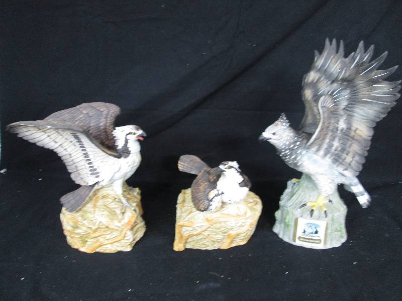 lot 116 image: Ski Country Harpy Eagle & Osprey Decanters