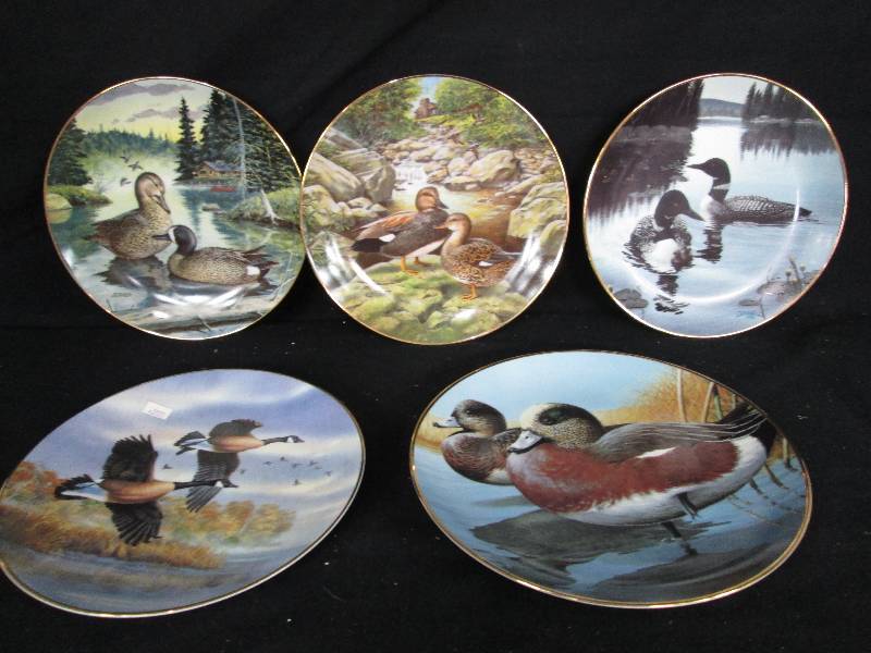 lot 148 image: Loon, Goose & Duck Collector Plates