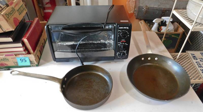 toaster oven and 2 magnalite fry pans