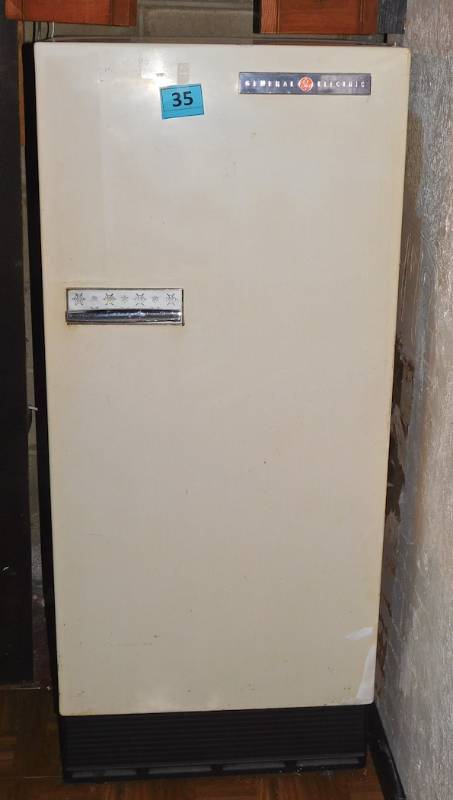 G&E bar size refrigerator is in use now