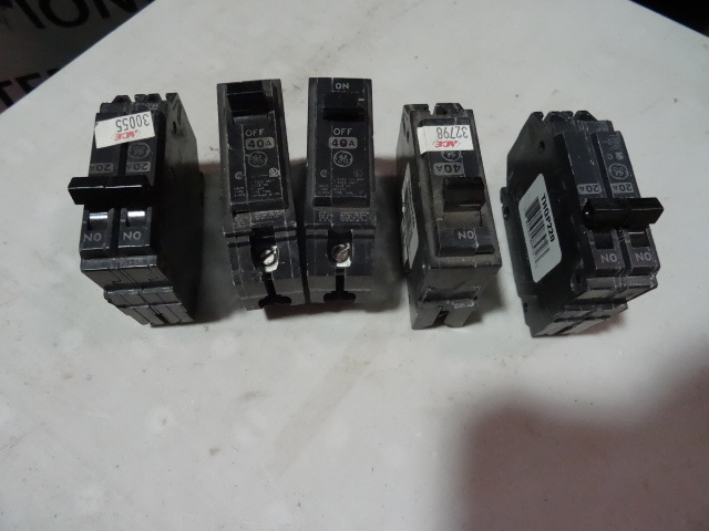 NEW Qty 5 GE Circuit Breakers qty 2 Double 20 Amp and Qty 3 30 Amp