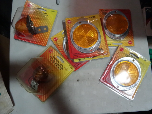 NEW Large Lot 3 in Reflectors and Clearance Lights