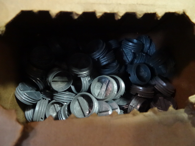 NEW LOT 1  2 in box plugs, screw style