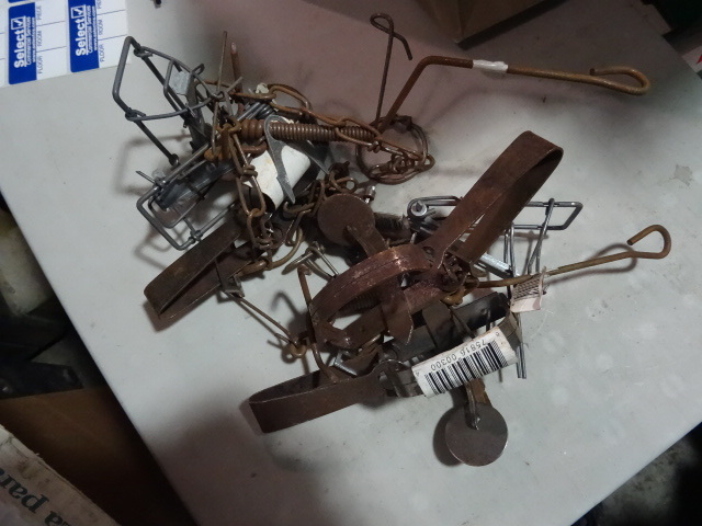 NEW Qty 3 No. 0 Victor Foor Traps and Qty 5 Gopher Traps