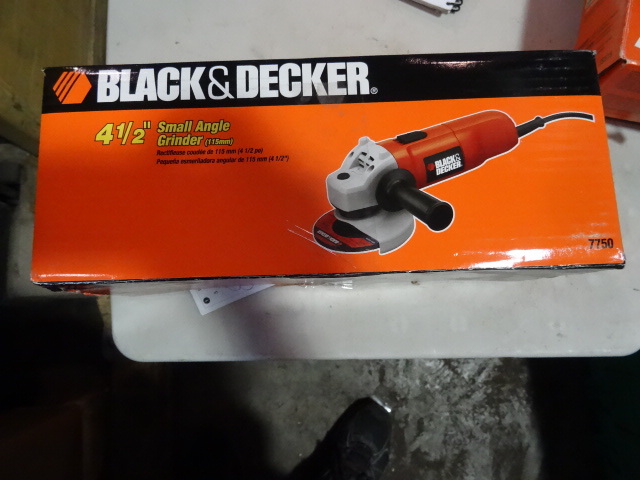 NEW Black and Decker 4.5 in Electric Grinder