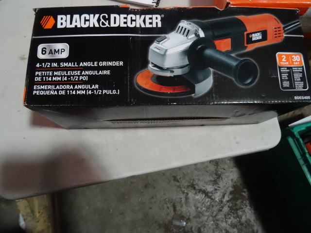 NEW Black and Decker 4.5 in Electric Grinder