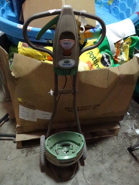 NEW Scotts SNAP EdgeGuard Fertilizer Spreader