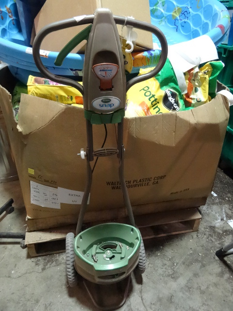 NEW Scotts SNAP EdgeGuard Fertilizer Spreader