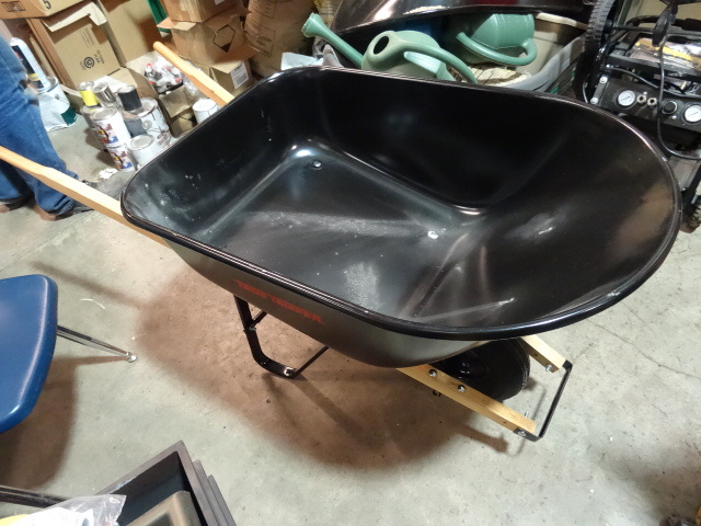 NEW True Temper 6 cu ft Steel Wheelbarrow
