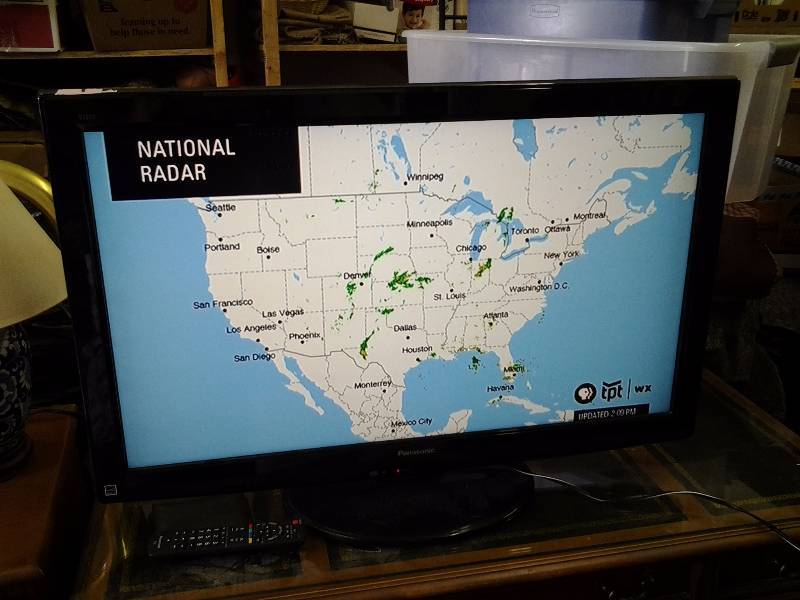 lot 1 image: Panasonic 37 Inch Flat Screen TV With Remote, Works, Cable Ready