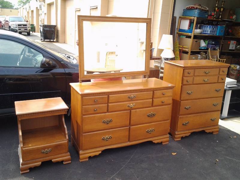 lot 12 image: 4 Piece Hardrock Maple Bedroom Set