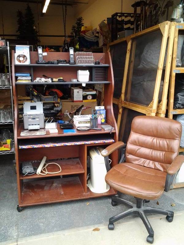 lot 19 image: Computer Desk On Wheels 40x19x61 With Other Office Related