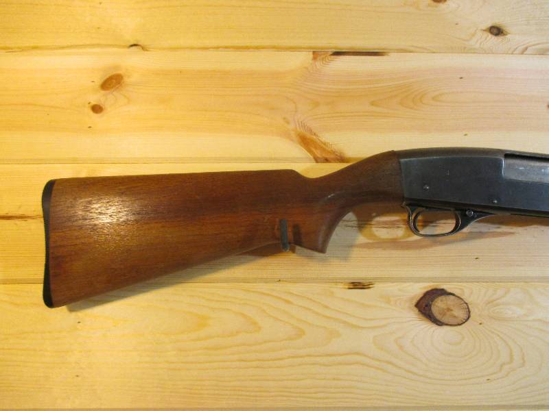 lot 32 image: Noble Model 60 pump shotgun