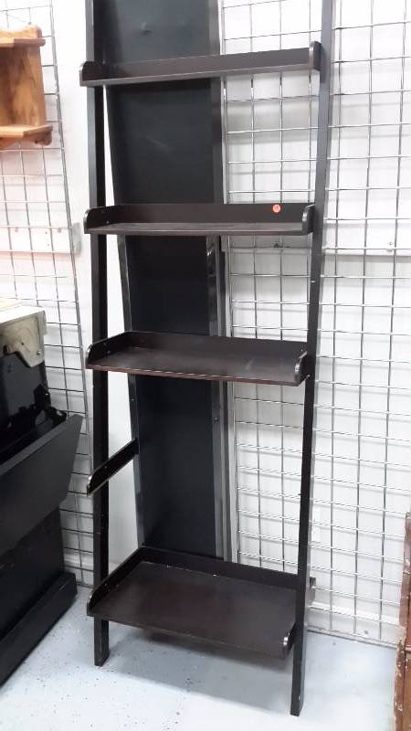 Lean to shelf