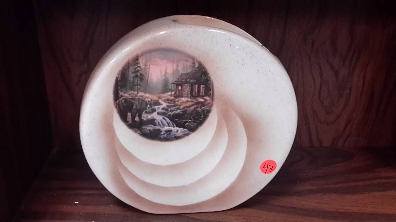 Ceramic vase with cabin picture