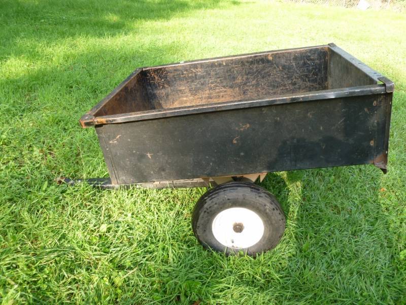 lot 3 image: Lawn And Garden Trailer