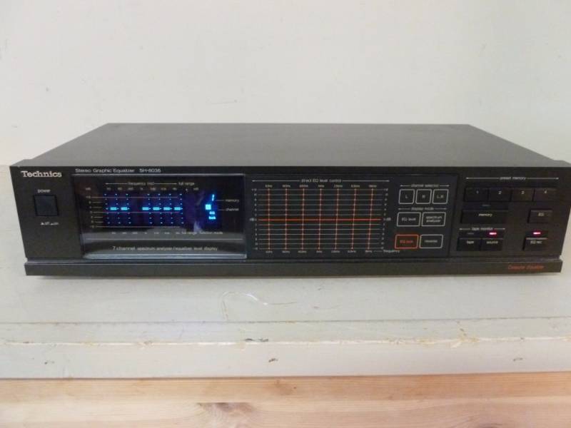 lot 17 image: Stereo Equipment