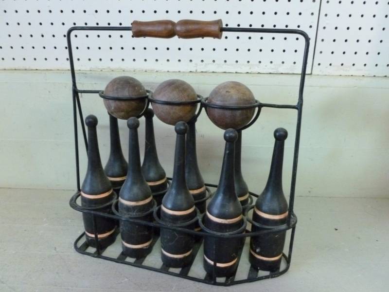 lot 37 image: Vintage Yard Game
