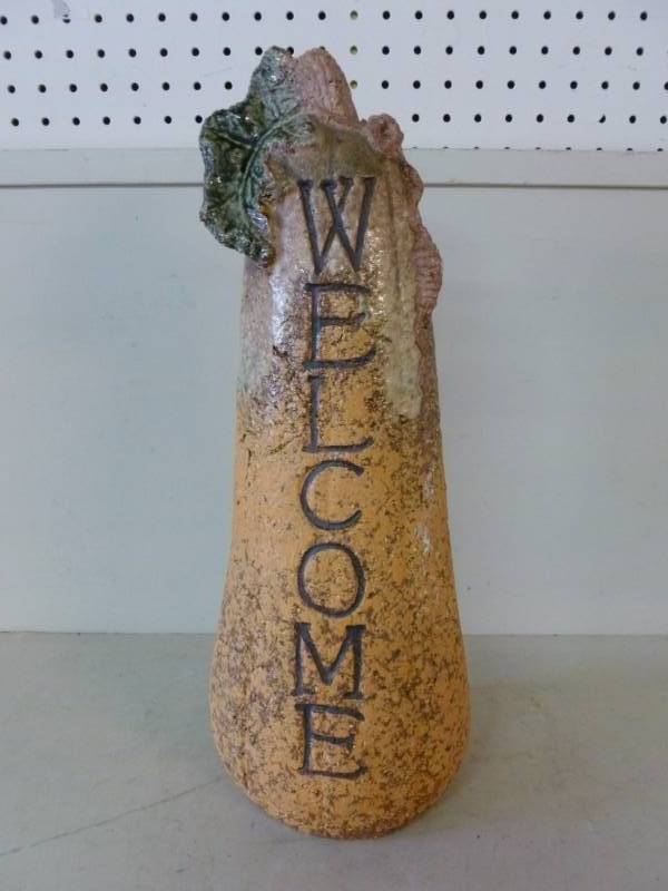 lot 43 image: Decorative