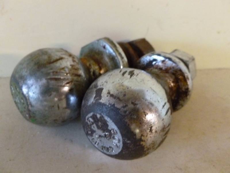 lot 82 image: Receiver Balls