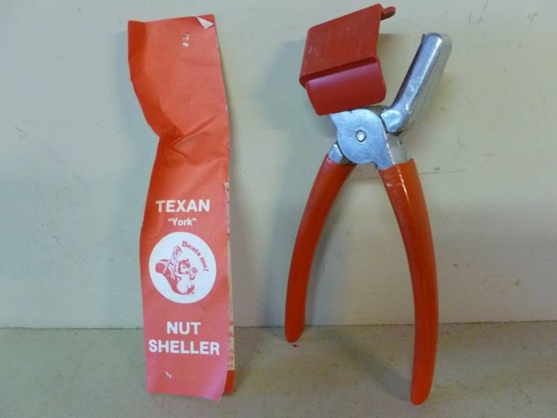 lot 86 image: Nut Sheller