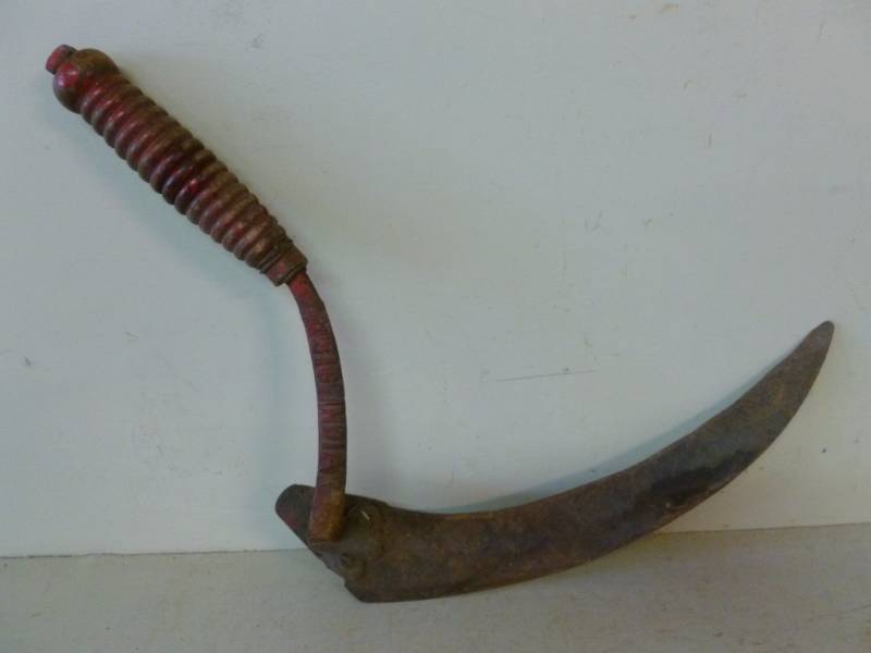 lot 98 image: Vintage Sickle Knife