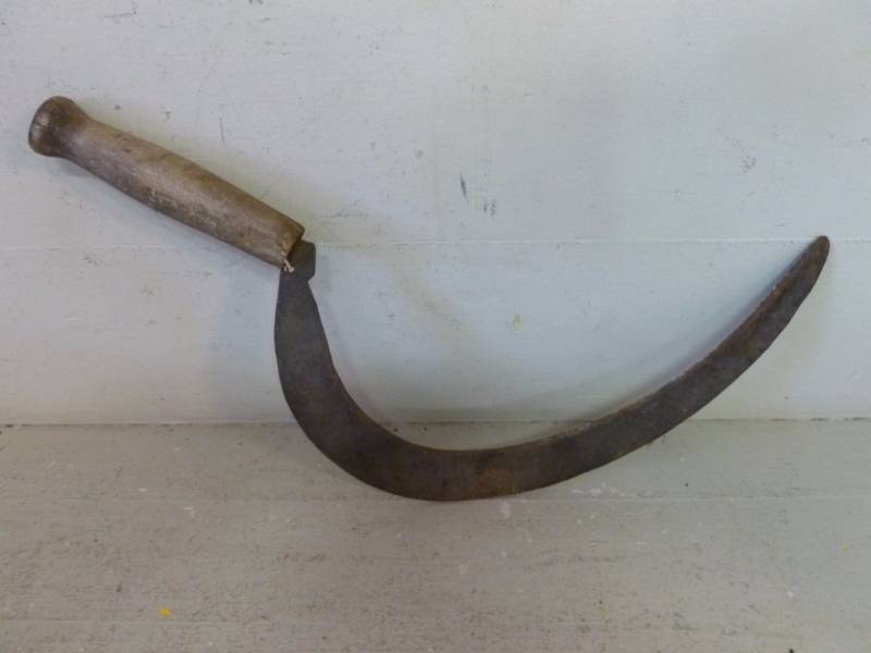 lot 114 image: Vintage Sickle Knife