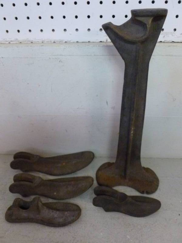 lot 118 image: Antique Shoe Cobblers Set