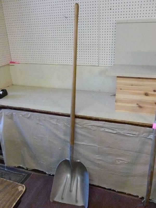lot 129 image: Aluminum Shovel