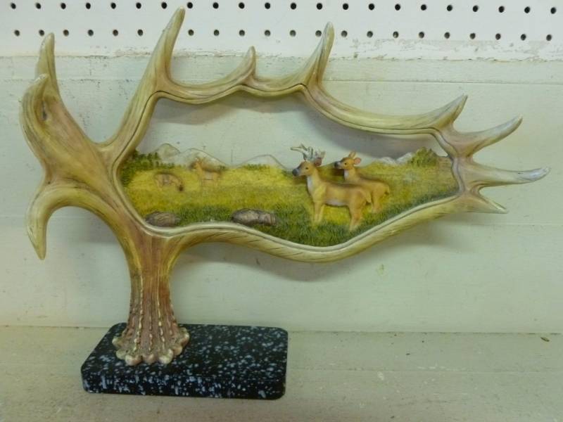 lot 146 image: Antler Decoration