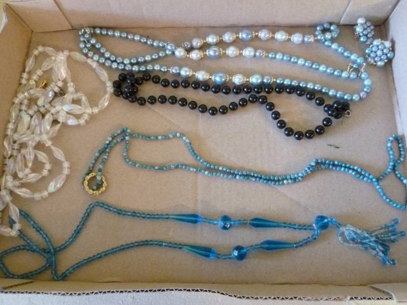 lot 159 image: Jewelry