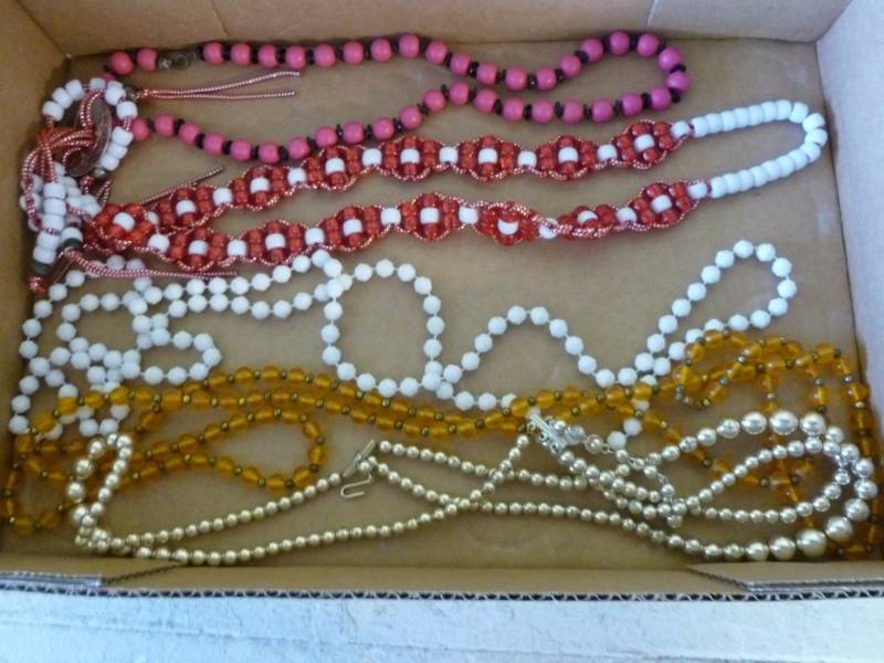 lot 162 image: Jewelry