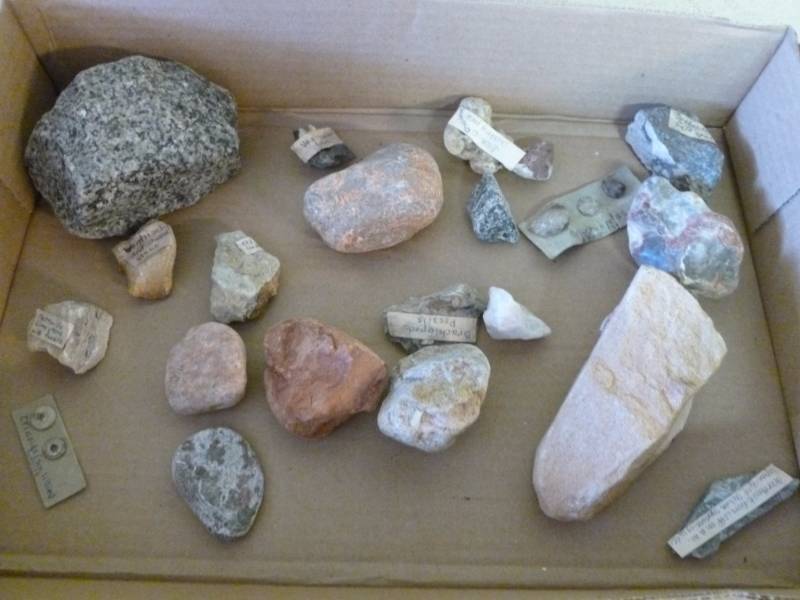 lot 178 image: Collector Rocks