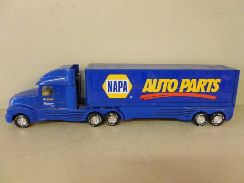 lot 190 image: Nylint Truck