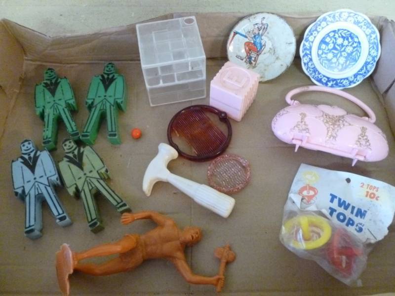 lot 197 image: Vintage Toys