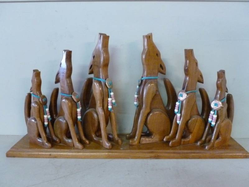 lot 215 image: Mantle Decoration