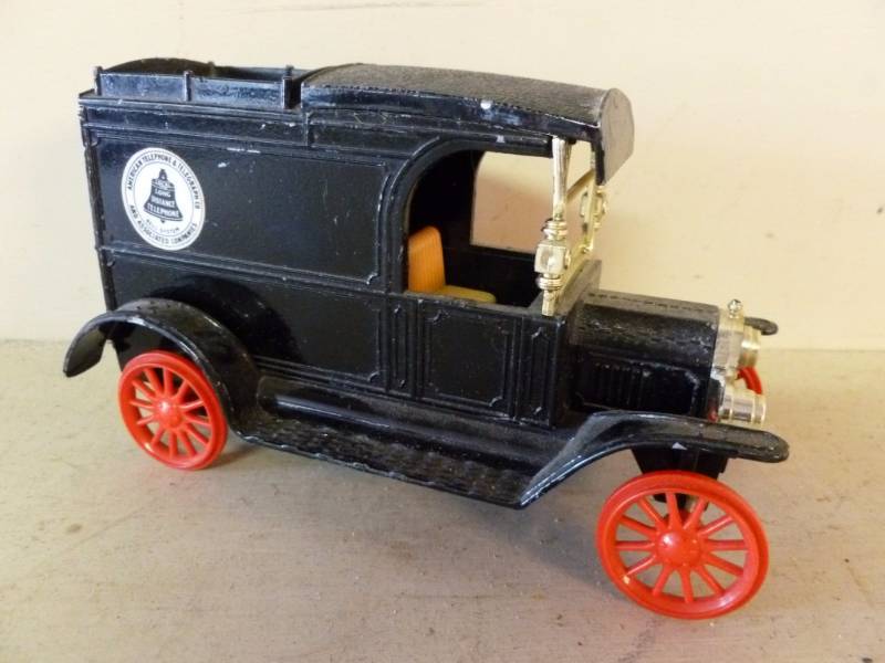 lot 226 image: Ertl Truck Coin Bank