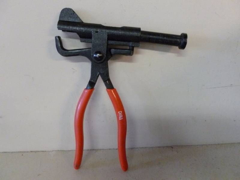lot 235 image: Specialty Tool