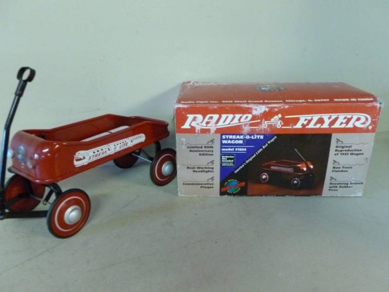 lot 245 image: Radio Flyer Toy Wagon